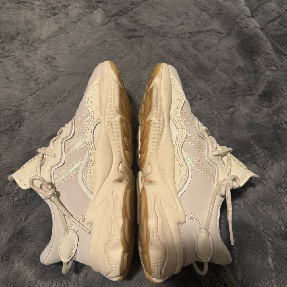 Adidas OZWEEGO shoes